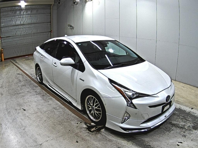 TOYOTA PRIUS — фото