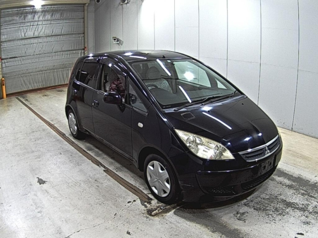 MITSUBISHI COLT — фото
