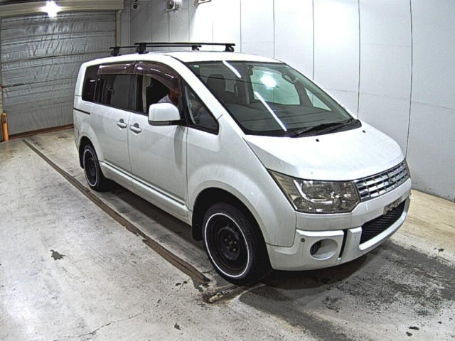 MITSUBISHI DELICA — фото
