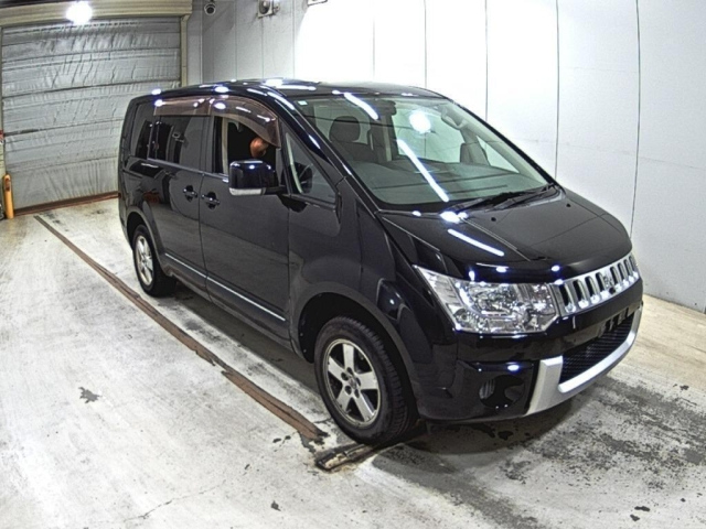 MITSUBISHI DELICA — фото