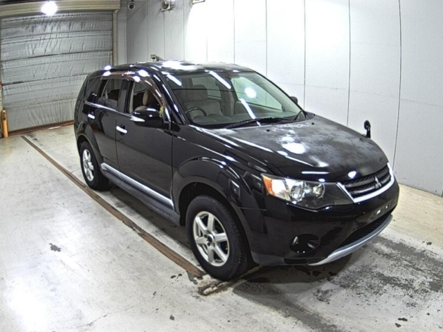 MITSUBISHI OUTLANDER — фото