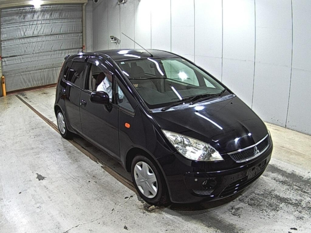 MITSUBISHI COLT — фото