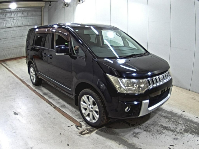 MITSUBISHI DELICA — фото