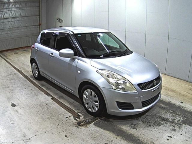 SUZUKI SWIFT — фото