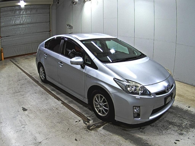 TOYOTA PRIUS — фото