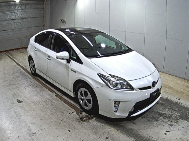 TOYOTA PRIUS — фото