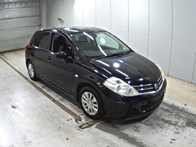 NISSAN TIIDA — фото