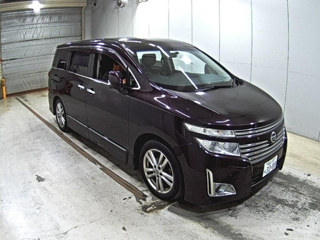 NISSAN ELGRAND — фото