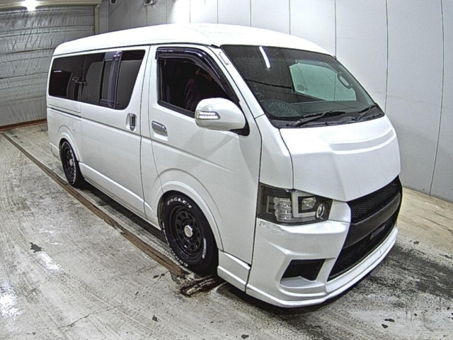 TOYOTA HIACE — фото