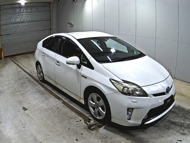 TOYOTA PRIUS — фото