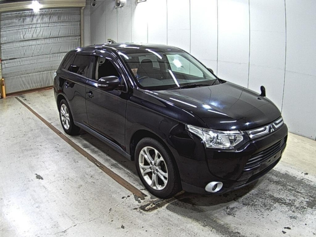 MITSUBISHI OUTLANDER — фото