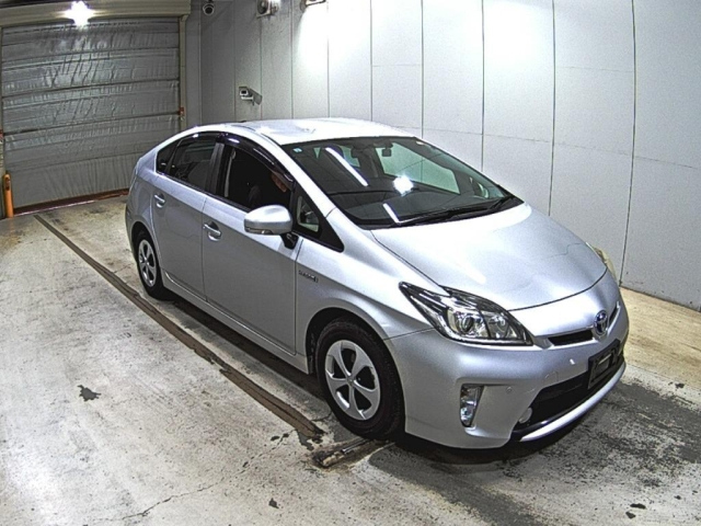 TOYOTA PRIUS — фото