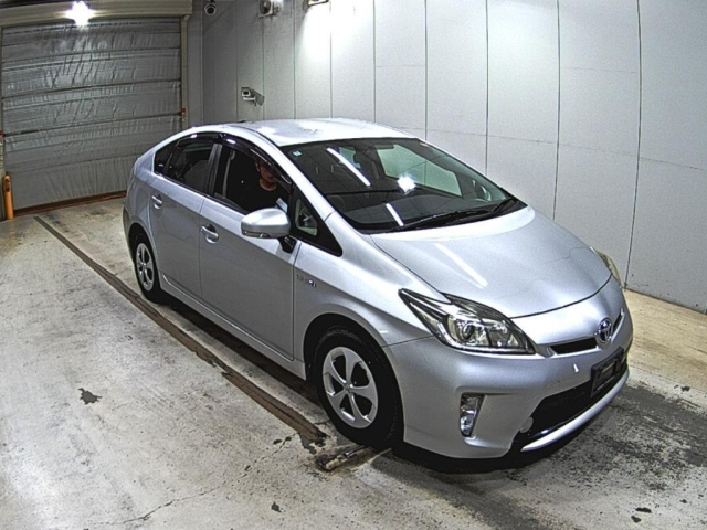 TOYOTA PRIUS — фото