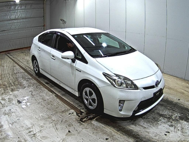 TOYOTA PRIUS — фото