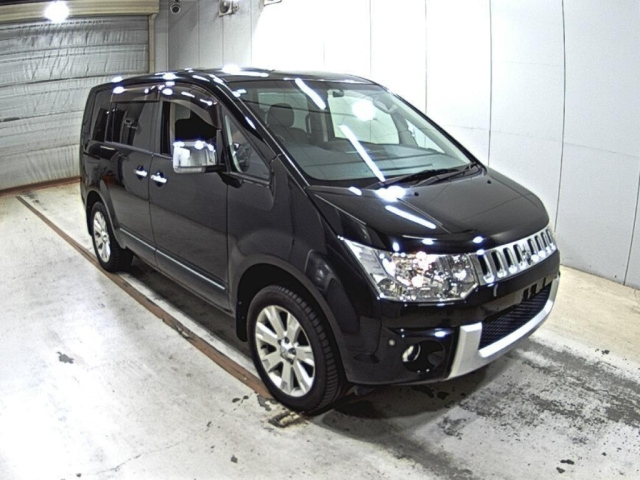 MITSUBISHI DELICA — фото