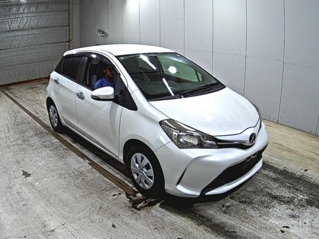 TOYOTA VITZ — фото