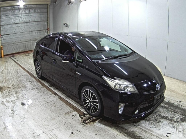 TOYOTA PRIUS — фото
