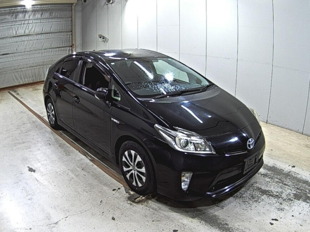 TOYOTA PRIUS — фото
