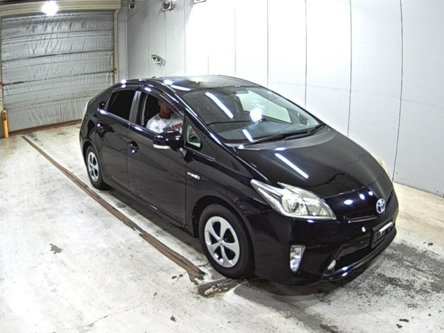 TOYOTA PRIUS — фото