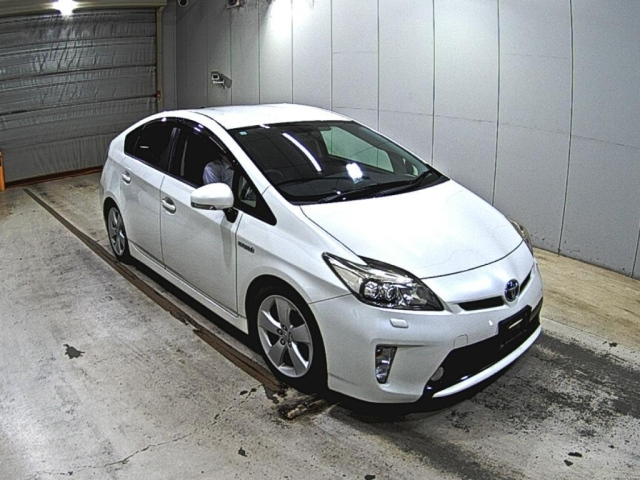 TOYOTA PRIUS — фото