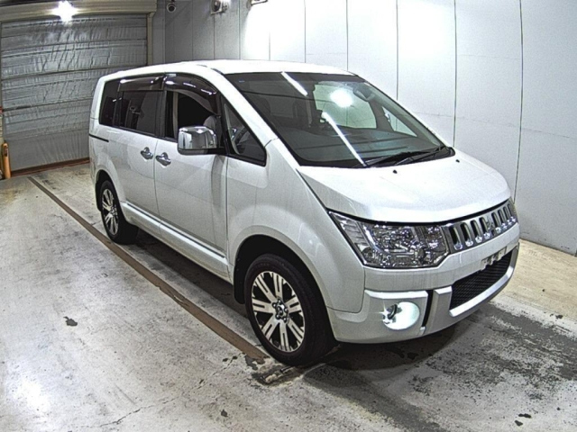 MITSUBISHI DELICA — фото