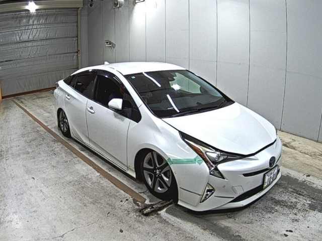 TOYOTA PRIUS — фото