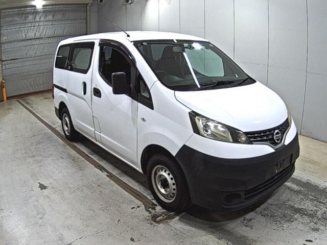NISSAN NV200 — фото