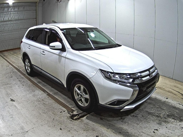 MITSUBISHI OUTLANDER — фото