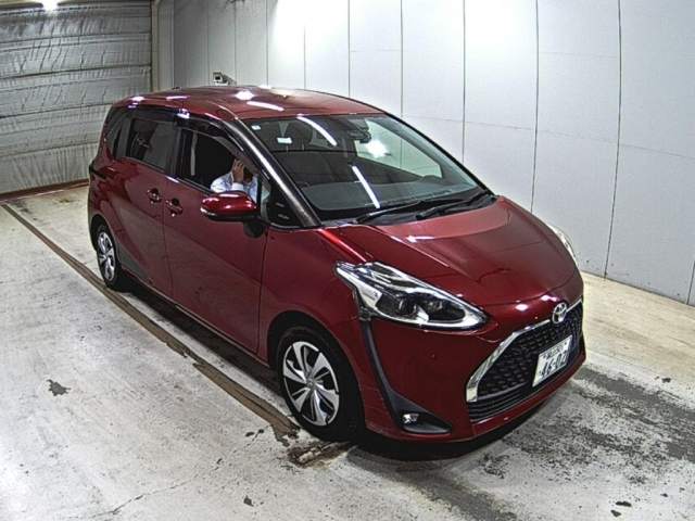 TOYOTA SIENTA — фото