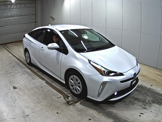 TOYOTA PRIUS — фото