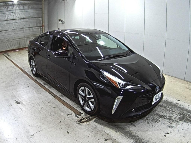 TOYOTA PRIUS — фото