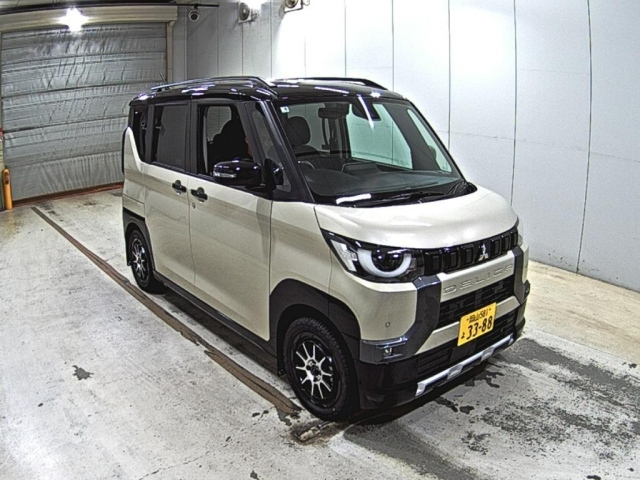 MITSUBISHI DELICA — фото