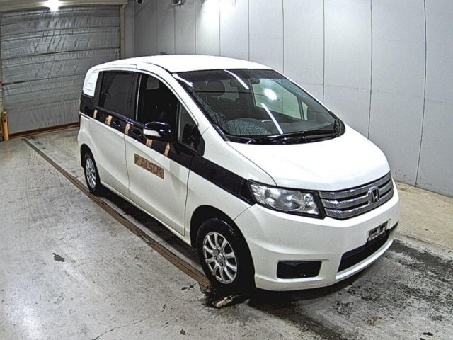 HONDA FREED — фото
