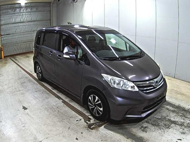 HONDA FREED — фото