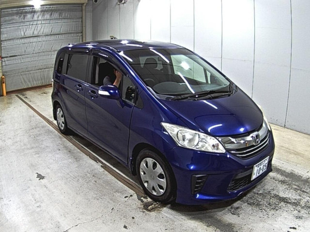 HONDA FREED — фото
