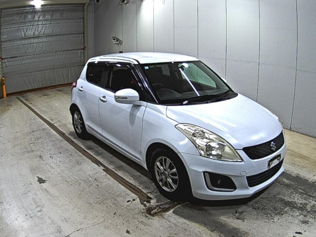 SUZUKI SWIFT — фото