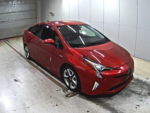 TOYOTA PRIUS — фото