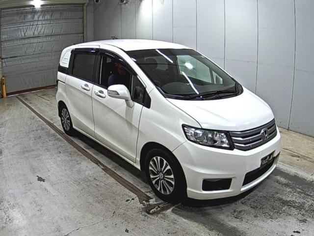 HONDA FREED — фото