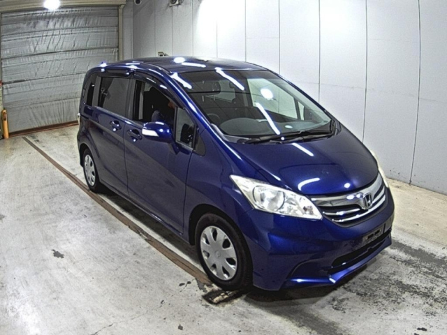 HONDA FREED — фото
