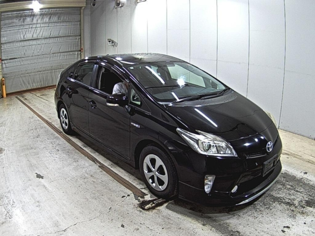 TOYOTA PRIUS — фото