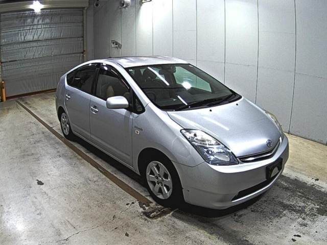 TOYOTA PRIUS — фото