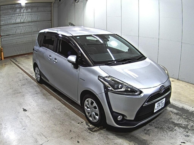TOYOTA SIENTA — фото