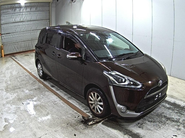 TOYOTA SIENTA — фото