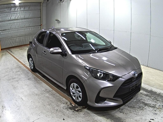 TOYOTA YARIS — фото