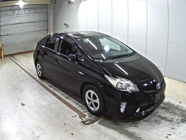 TOYOTA PRIUS — фото