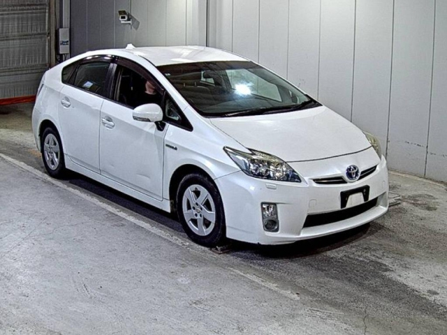 TOYOTA PRIUS — фото