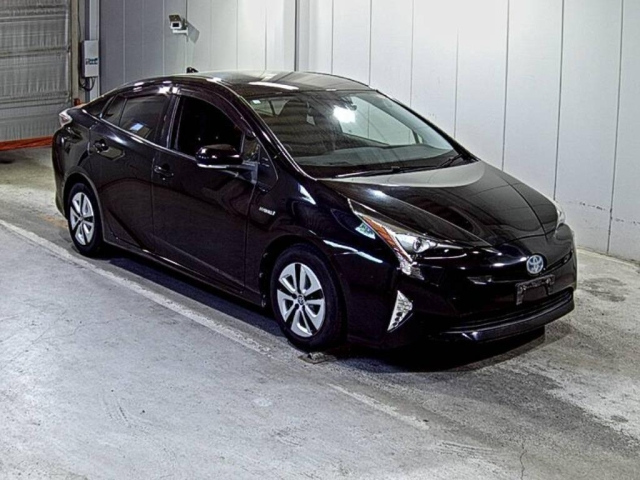 TOYOTA PRIUS — фото