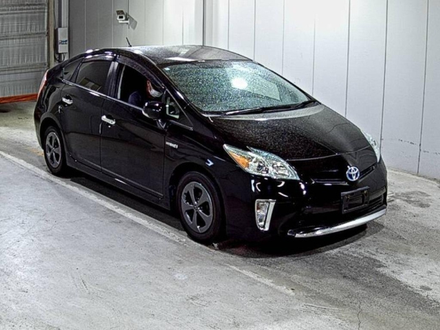 TOYOTA PRIUS — фото