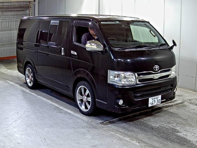TOYOTA HIACE — фото