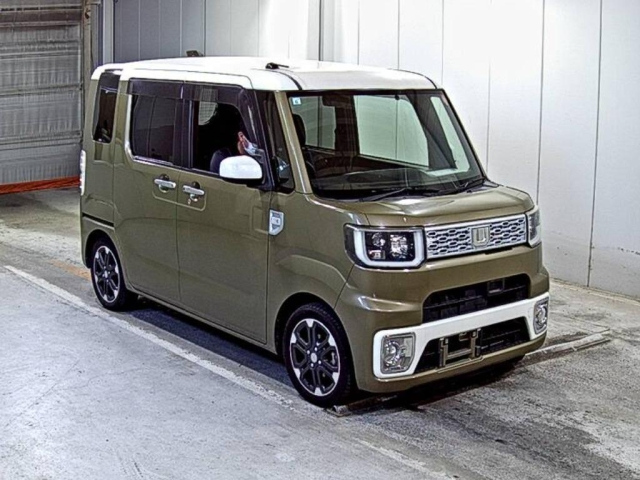 DAIHATSU WAKE — фото
